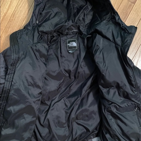Womans north face puffer jacket - Picture 4 of 12